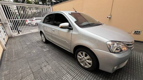TOYOTA ETIOS 1.5 XLS SEDAN 16V FLEX 4P AUTOMÁTICO